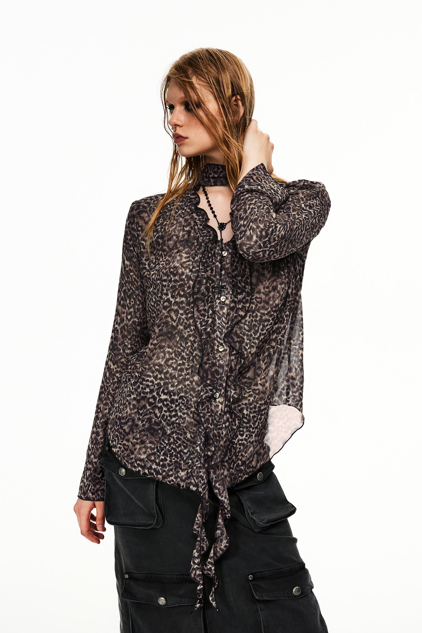 V-neck chiffon long-sleeved shirt